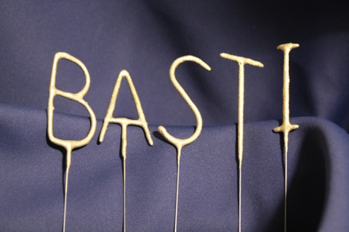 Name Basti aus Buchstaben-Wunderkerzen